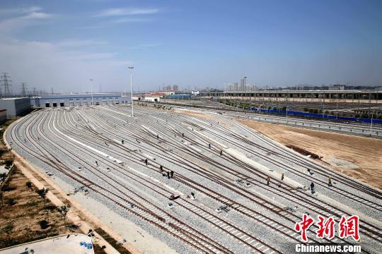 圖為俯瞰基地?！堖h 攝