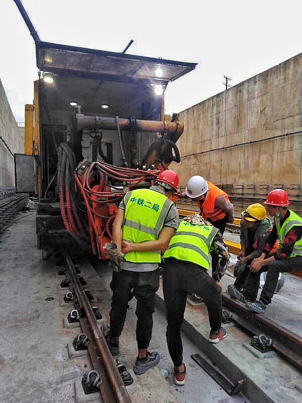 中鐵二局武漢地鐵客戶現(xiàn)場(chǎng).jpg 中鐵二局武漢地鐵客戶現(xiàn)場(chǎng).jpg